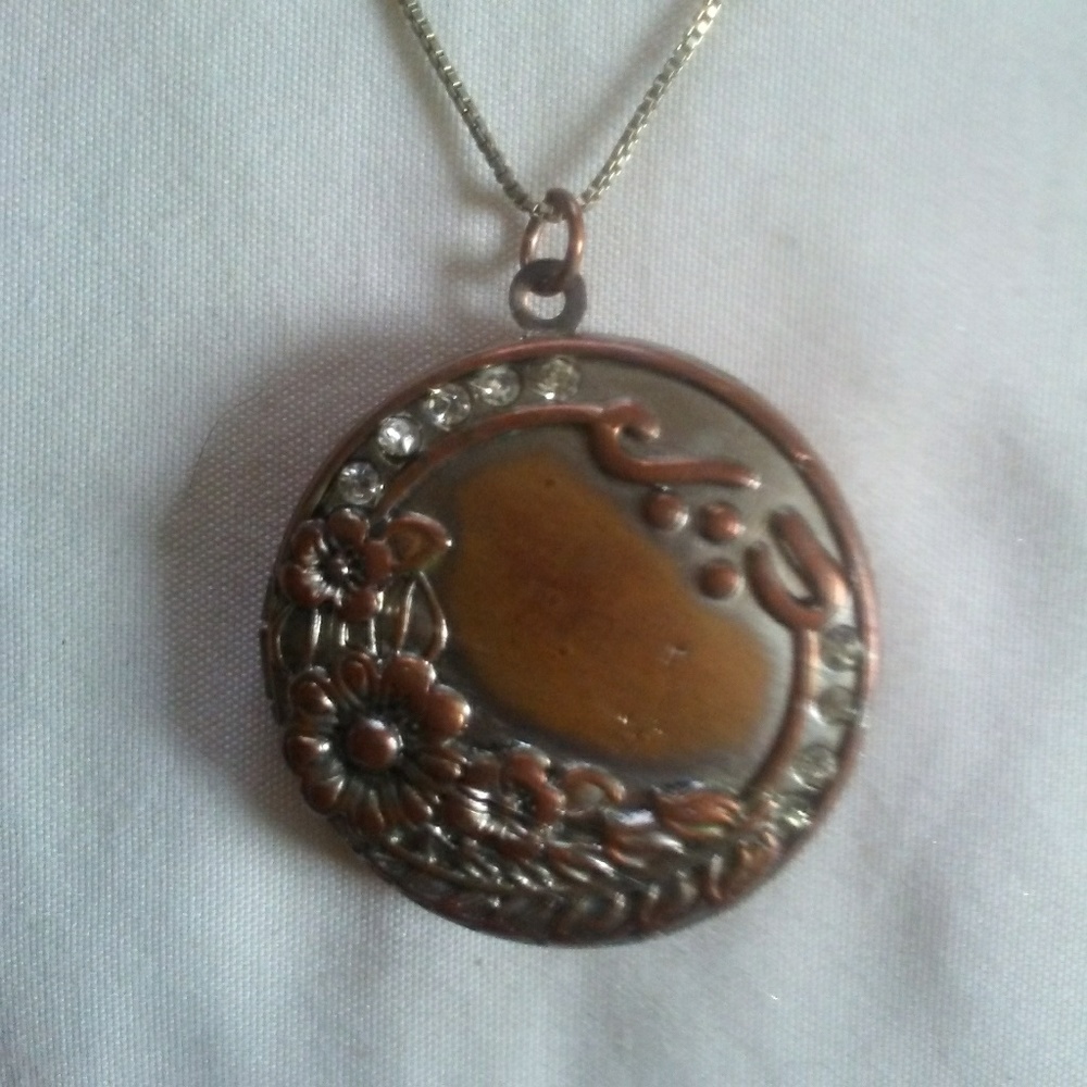 Women's locket necklace